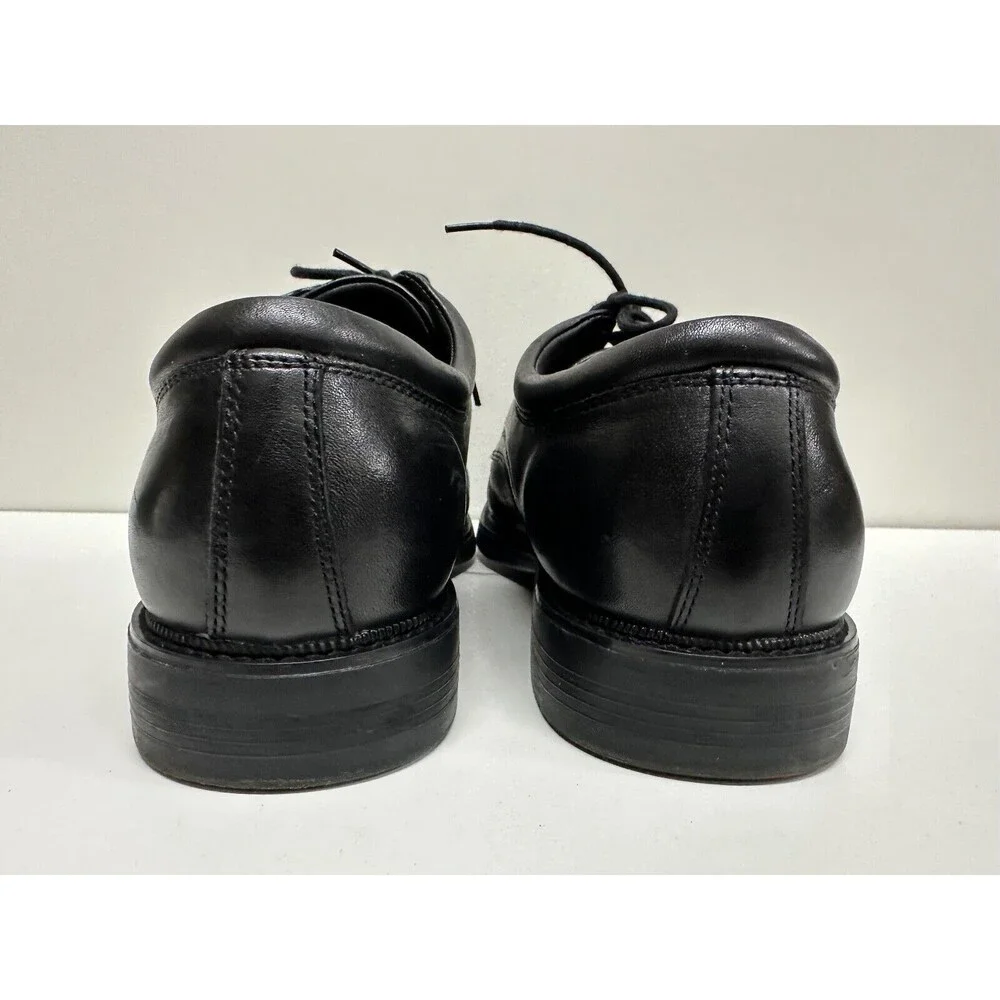 Hunter's Bay Collection men size 9 black leather upper cap toe lace-up shoes